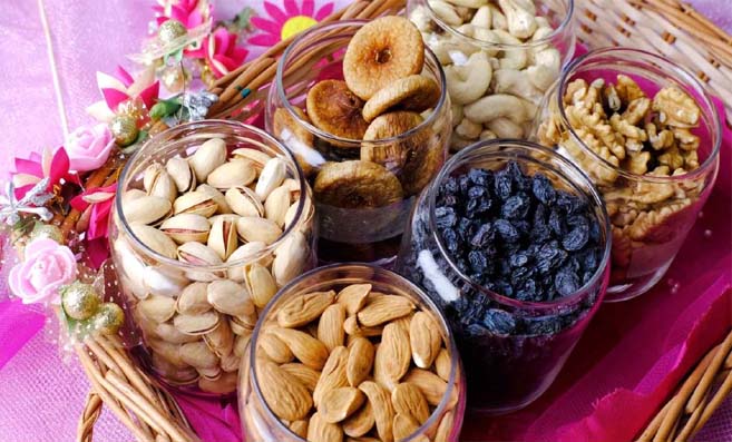 Dry Fruits Price Hikes: त्योहारी सीजन की शुरुवात में ही बढे ड्राई फ्रूट्स के दाम, जानिए क्यों महंगे हो रहे हैं काजू-बादाम..!